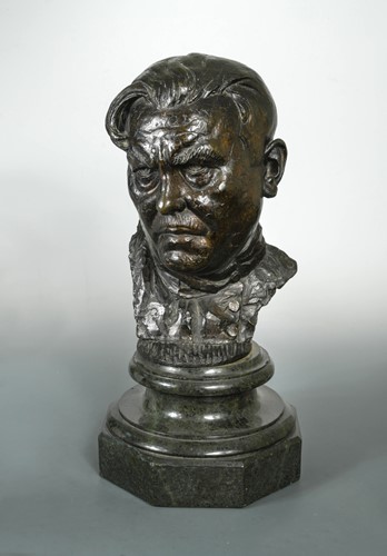 Lot 244 - Barney Seale, (British, 1896-1957), self portrait, bronze