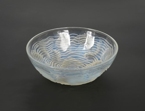 Lot 8 - Dauphins, an R. Lalique opalescent glass bowl