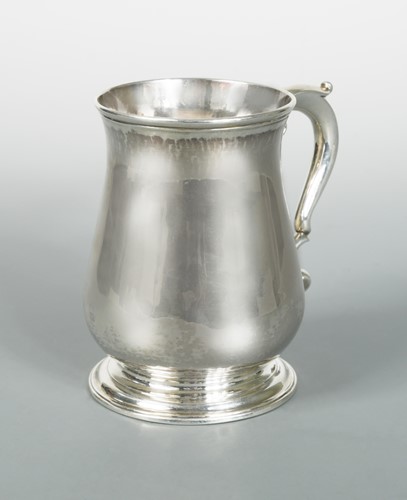 Lot 453 - A George II silver pint tankard