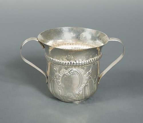 Lot 474 - An early George III silver porringer