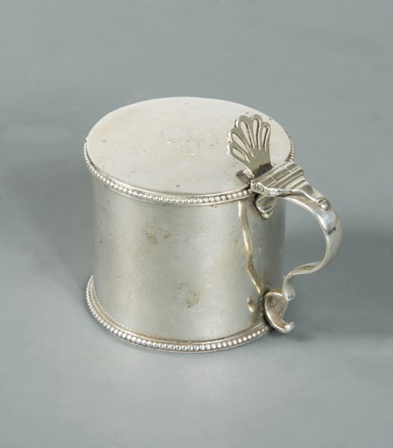 Lot 469 - A George III silver drum mustard