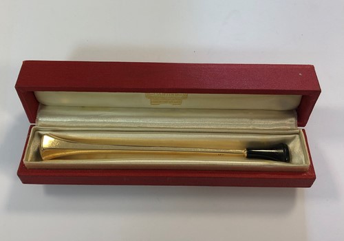 Lot 403 - A cigarette holder marked '14K' and cased by Cartier