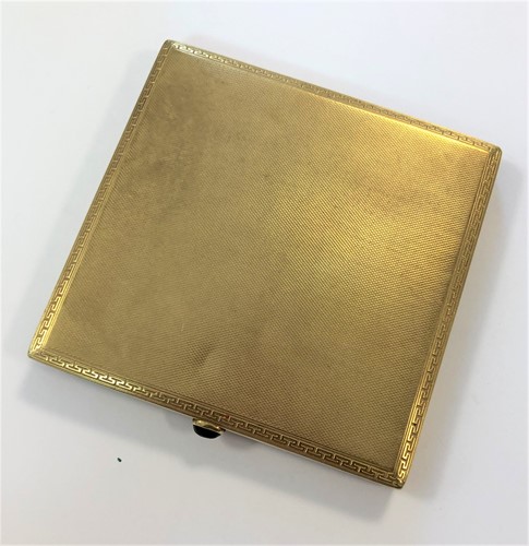 Lot 397 - Louis Kuppenheim - An early 20th Century pocket cigarette case with sapphire thumbpiece