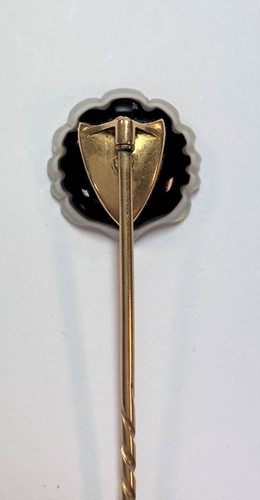 Lot 24 - A shell cameo brooch and a banded agate and pearl set stick pin