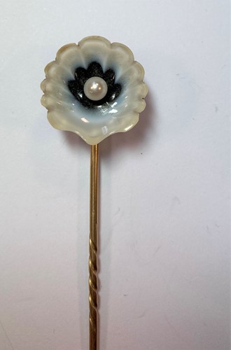 Lot 24 - A shell cameo brooch and a banded agate and pearl set stick pin