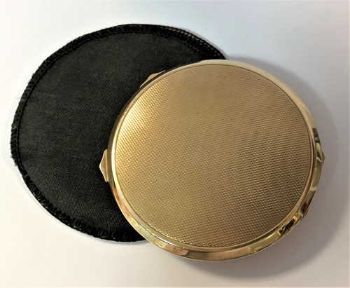 Lot 402 - A George VI 9ct gold travelling compact