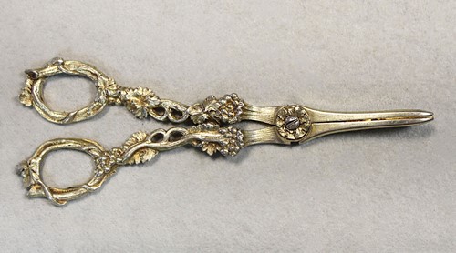 Lot 352 - A pair of George IV silver gilt grape scissors