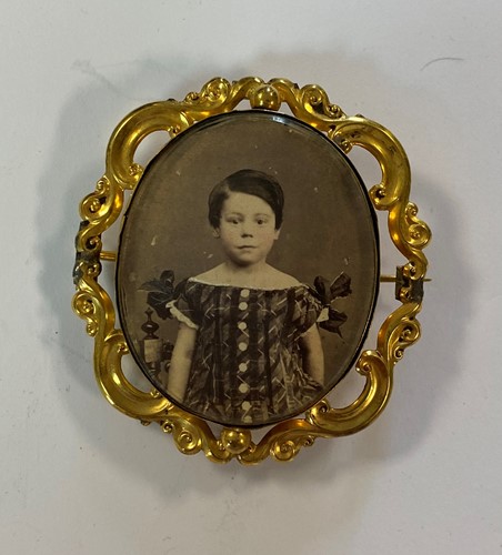 Lot 105 - Thre filligree wire dishes, a brass compass,...