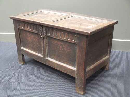 Lot 361 - An 18th century oak coffer 59 x 100 x 50cm