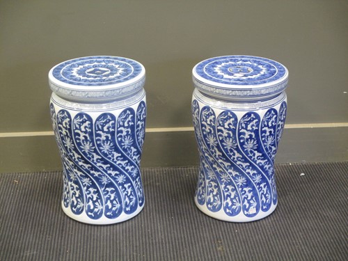 Lot 67 - A pair of 20th century Chinese blue and white...