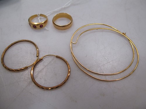 Lot 107 - Two rings and two pairs of hoop earrings, all...