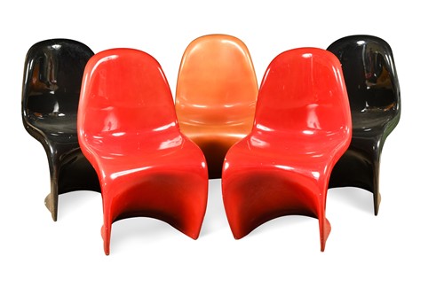 Lot 250 - After Verner Panton, five moulded fibreglass 'S' chairs