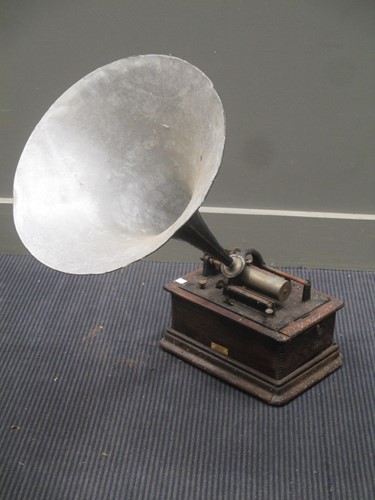 Lot 161 - An Edison phonograph