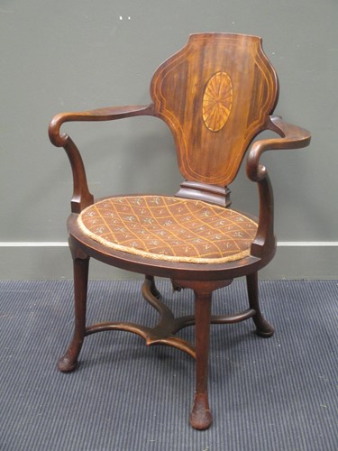 Lot 352 - An Edwardian desk chair