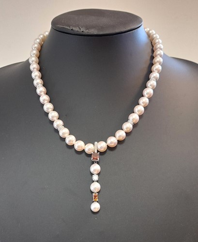 Lot 186 - A cultured pearl, diamond and natural fancy coloured diamond pendant necklace