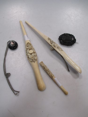 Lot 91 - A Chinese carved ivory glove stretcher, early...