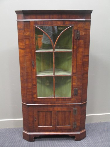 Lot 309 - An 18th century two door standing corner...