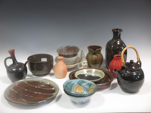 Lot 54 - A quantity of studio pottery to include a...