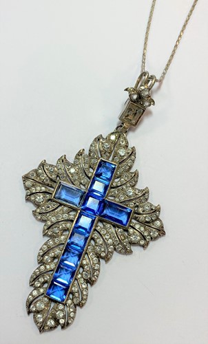 Lot 19 - A large paste set cross and chain