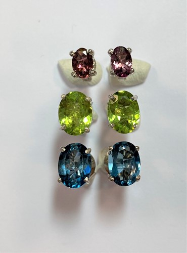 Lot 13 - Three pairs of single stone earstuds - pink tourmaline, peridot and blue topaz
