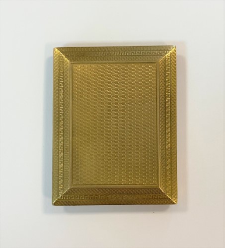 Lot 401 - A George V 9ct gold match cover