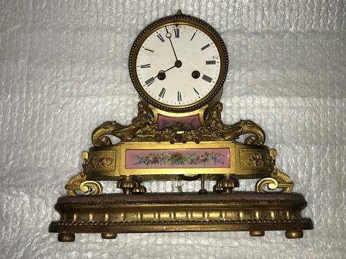 Lot 844 - A French 19th century gilt metal mantel clock