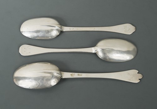 Lot 432 - Three Queen Anne Britannia silver spoons