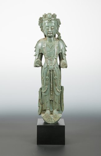 Lot 141 - A highly decorative Chinese green marble standing figure of Avalokiteshvara, Northern Qi style