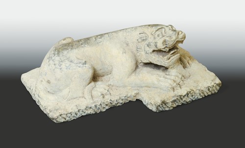 Lot 186 - A Chinese stone recumbent foo dog, perhaps Sui Dynasty (581AD - 618 AD)
