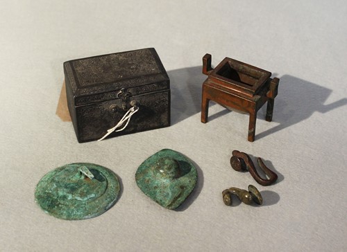 Lot 280 - A group of six Chinese bronze/white metal items