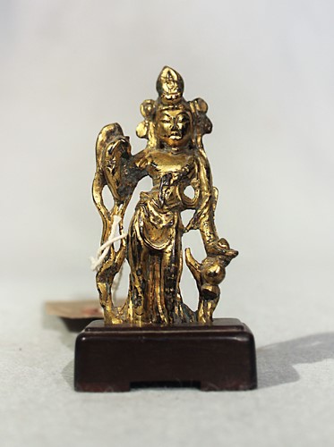 Lot 288 - A Chinese gilt bronze figure of Guanyin, in standing pose, in 6/7th century style