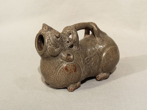 Lot 356 - A Chinese Yue animal form vessel