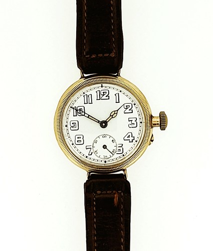 Lot 254 - Unsigned - A gentleman's 9ct gold 'Trench' style wristwatch within a rare Borgel case