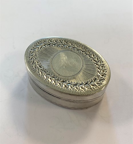 Lot 263 - A George III silver vinaigrette