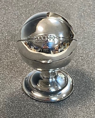 Lot 269 - An Edward VII silver novelty inkwell modelled as a leather basketball