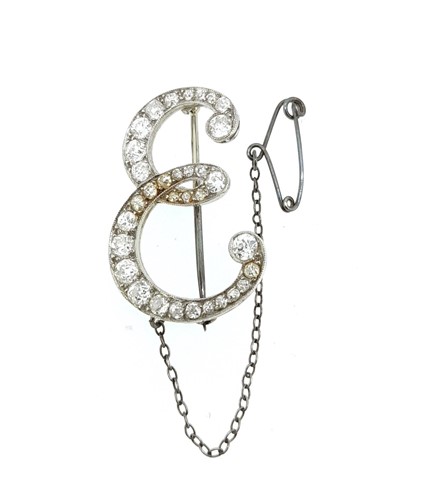 Lot 114 - An early 20th century diamond set initial brooch