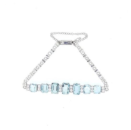 Lot 105 - An aquamarine and zircon bracelet