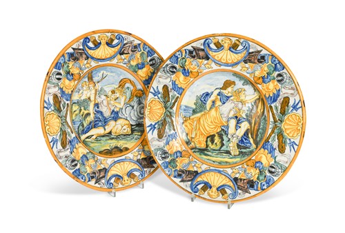Lot 149 - A pair of  maiolica chargers, in 17th century Urbino style