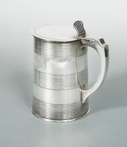 Lot 343 - A George III 18th century silver lidded beer mug