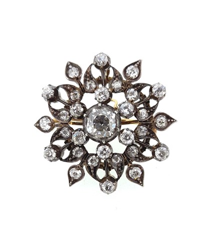 Lot 190 - A late Victorian diamond set floral cluster brooch