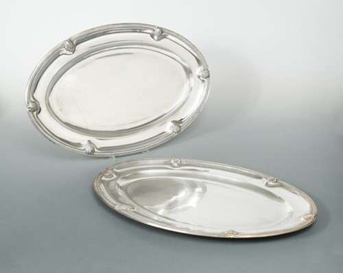 Lot 325 - A pair of 20th century French metalwares silver platters