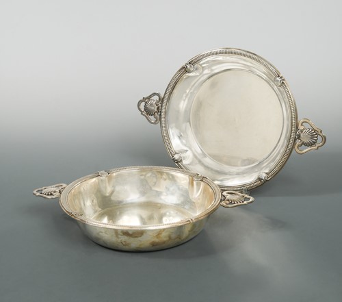 Lot 326 - A pair of continental metalwares silver open vegetable dishes