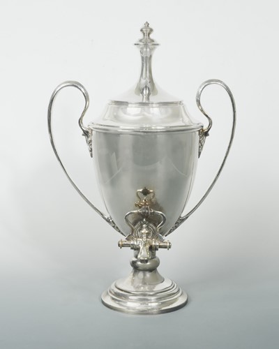 Lot 308 - An early 20th century silver plated tea urn