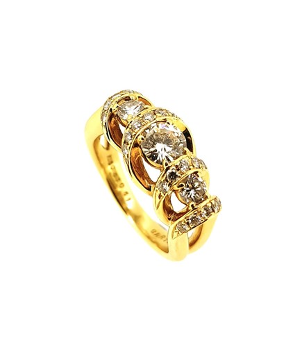 Lot 237 - A modern fancy twist diamond ring