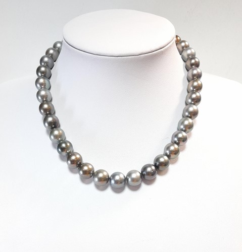 Lot 202 - A single row of multicolour Tahitian south sea cultured pearls