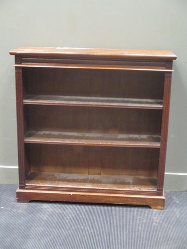 Lot 443 - An Edwardian mahogany three shelf open...