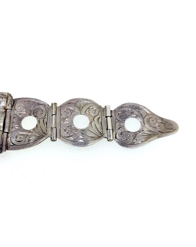 Lot 1 - An agate bracelet and two brooches in the Scottish style