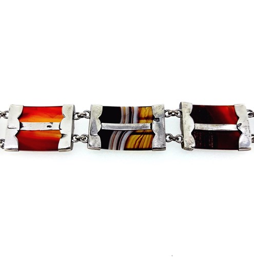 Lot 1 - An agate bracelet and two brooches in the Scottish style