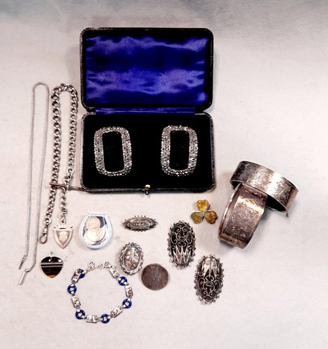 Lot 191 - Some assorted silver jewellery, together with...