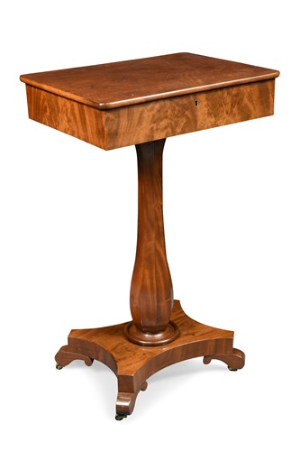 Lot 320 - A William IV flame mahogany writing table
